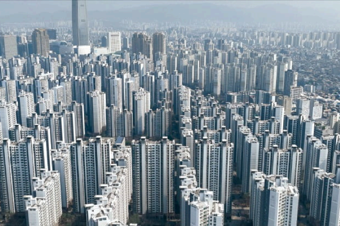 서울 강남·서초·용산구와 함께 24일부터 6개월 동안 토지거래허가구역으로 묶인 송파구 일대 아파트 단지. 사진ㅣ 연합뉴스