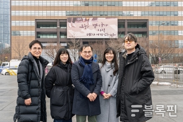 왼쪽부터 시인 장재선, 가수 겸 작가 요조, 소설가 김연수, 시인 안희연, 시인 유희경. 사진ㅣ교보생명