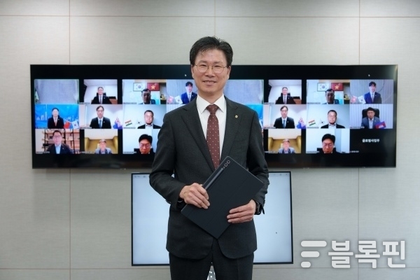 강태영 NH농협은행장이 서대문 본사에서 해외점포장과 신년 화상회의를 하고 있다. 사진NH농협은행