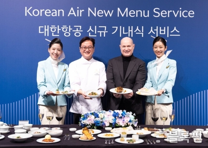 대한항공이 11일 공개한 새로운 기내식 서비스 사진|대한항공