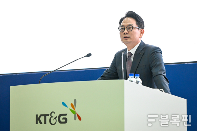 26일 KT&G 제38기 정기주주총회에서 방경만 사장이 발언하는 모습. 사진ㅣKT&G