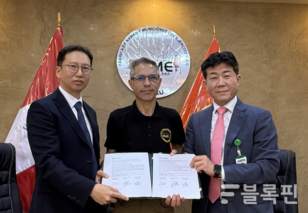 사진 오른쪽부터 KGM 황기영 대표이사, FAME S.A.C 자파타 대표, STX 김성남 본부장 사진|KGM 