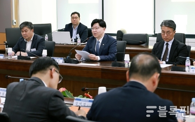 김소영 금융위원회 부위원장이 8일 광화문 정부서울청사에서 연구기관·학계·시장참여자가 참석한 가운데 열린 '제1차 자본시장전략포럼'에서 발언하고 있다. 사진ㅣ금융위원회