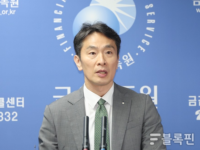 이복현 금융감독원장이 24일 서울 영등포구 금융감독원에서 열린 자본시장 현안 브리핑에서 발언하고 있는 모습. 사진ㅣ연합뉴스