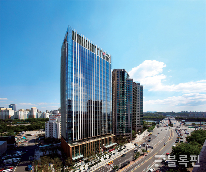 LG유플러스 용산 사옥. 사진ㅣLG유플러스