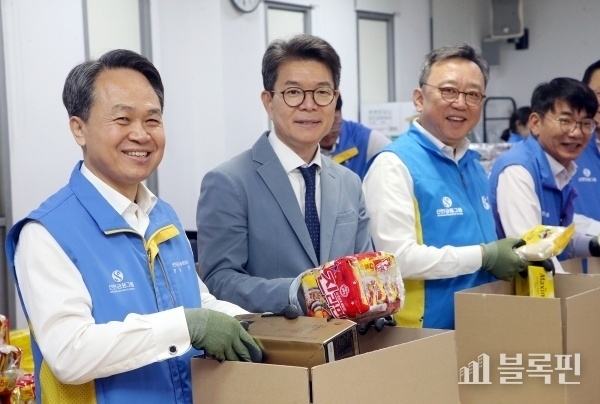 왼쪽부터 진옥동 신한금융그룹 회장, 정원오 성동구청장, 정상혁 신한은행장, 이영종 신한라이프 사장. 사진ㅣ신한금융그룹