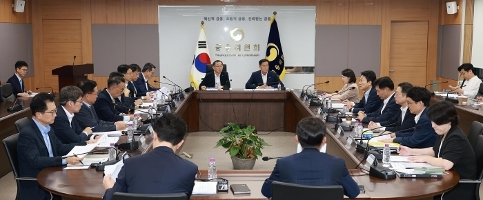 권대영 금융위원회 부위원장이 3일 광화문 정부서울청사에서 열린 미국 관세대응 정책금융-금융지주 간담회를 주재하고 있다. 사진ㅣ금융위원회