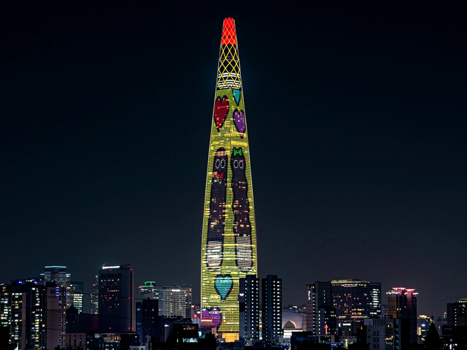 11월 11일 오후 6시부터 송출되는 롯데월드타워 빼빼로데이 미디어 파사드. 사진ㅣ롯데웰푸드