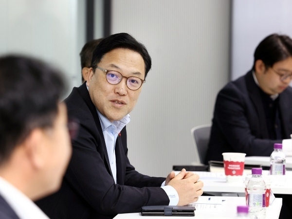 김병환 금융위원장이 13일 IBK창공 대전(유성구)에서 '충청지역 벤처기업 간담회'를 주재하고 있다. 사진ㅣ금융위원회