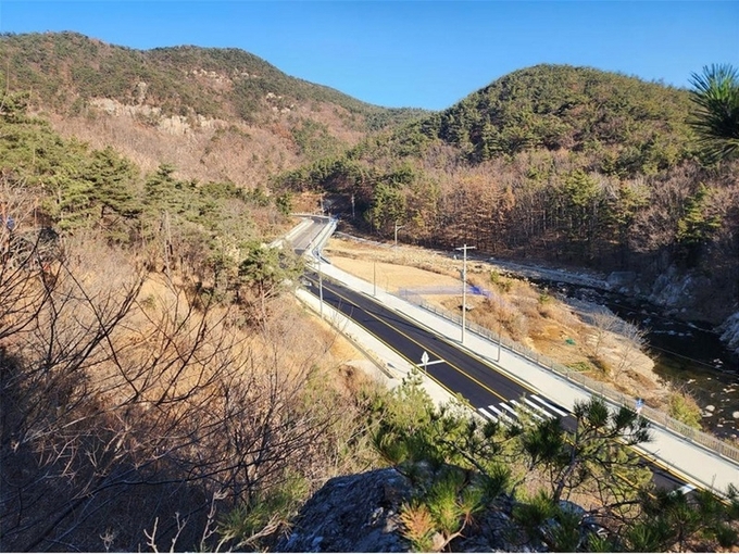 철마 장전2교와 금정구 선동간 연결도로가 장기간 공사를 마치고 24일부터 개통. 사진ㅣ기장군 