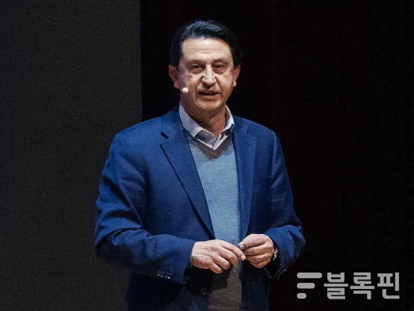 호세 무뇨스 현대차 사장이 20일 현대차 남양연구소 대강당에서 타운홀 미팅을 진행하는 모습 사진|현대차