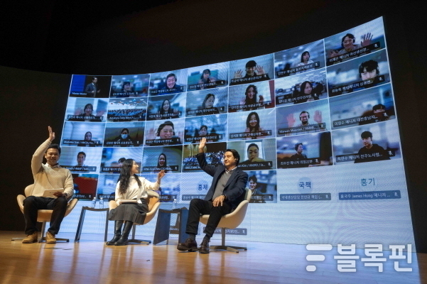 호세 무뇨스 사장이 타운홀 미팅에서 Q&A 세션을 진행하는 모습. 사진|현대차