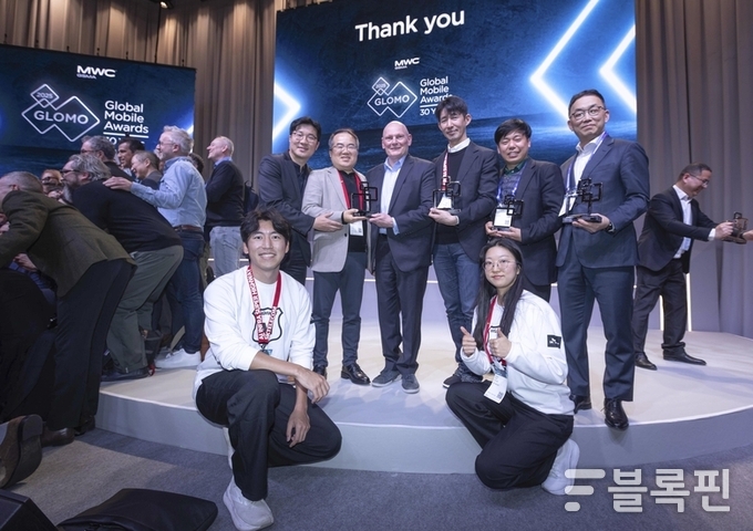 (왼쪽부터) 김동욱 SKT 6G개발팀 팀장, 양승현 SK AI R&D센터장, 존 호프만 GSMA CEO, 이종민 SKT 미래 R&D Lab장, 이성찬 야타브엔터 대표, 엄종환 SKT ESG추진실장. 사진ㅣSK텔레콤