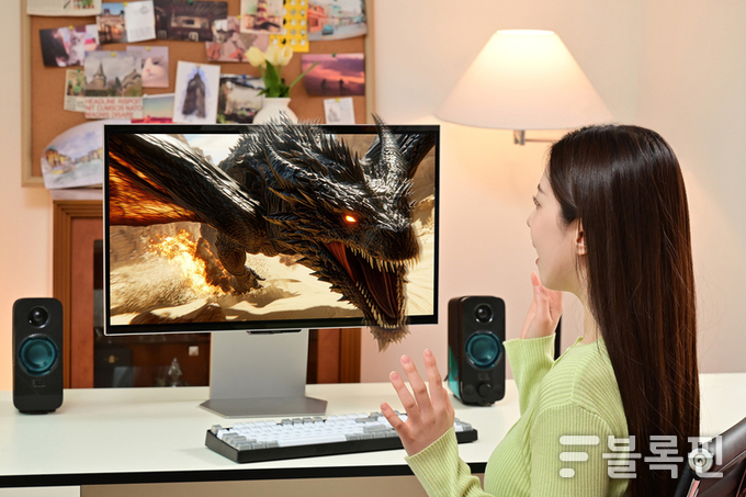 국내 최초 무안경 3D 게이밍 모니터 '오디세이 3D'. 사진ㅣ삼성전자