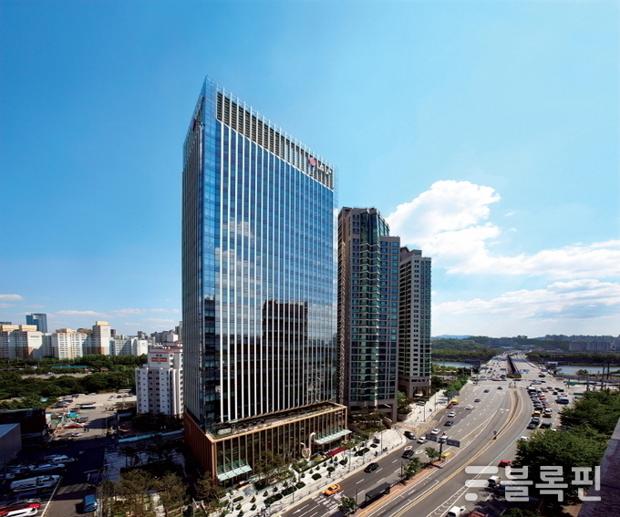 LG유플러스 용산 사옥. 사진ㅣLG유플러스