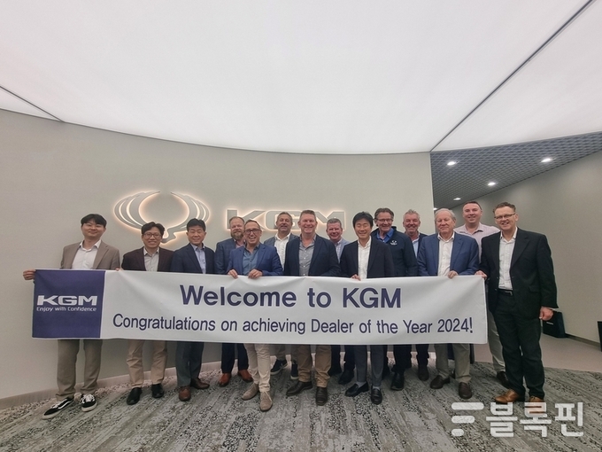 KGM은 호주 시장 우수 딜러들을 평택 본사로 초청해 신모델 시승과 함께 회사 현황과 미래 발전 전략을 공유하고 우수한 성과를 올린 대리점 관계자들을 격려했다.(사진 왼쪽에서 3번째 KGM 황기영 대표). 사진|KG모빌리