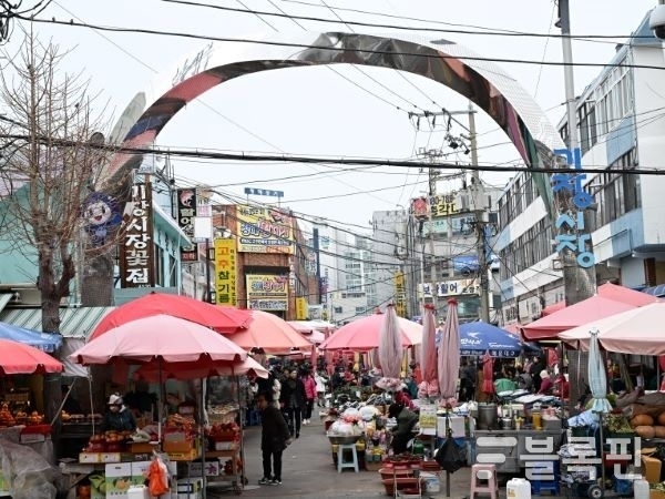 기장시장 입구 전경. 사진ㅣ기장군 