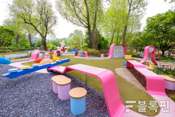 SPC 배스킨라빈스이 서울 광진구 어린이대공원 내 핑크스푼으로 만든 놀이 정원 핑크드림가든 사진|SPC 베스킨라빈스