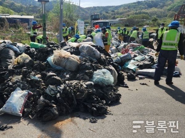 영농폐기물 수거 현장. 사진ㅣ기장군