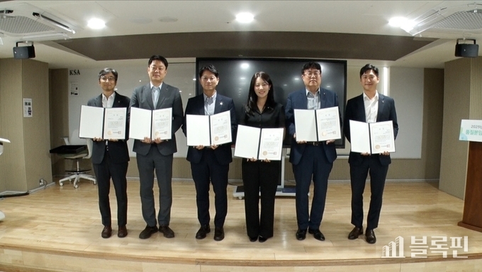 지난 21일 한국표준협회 퓨처밸류캠퍼스강남에서 열린 2025 서울특별시 품질분임조경진대회에서 수상자들이 기념 촬영하고 있다. 사진|DB손해보험