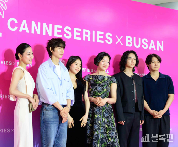 핑크카펫에 선 ‘선녀단식원’이가경, 조민규, 조혜정, 김윤정, 이세온, 조창근 감독. 사진ㅣ부산콘텐츠마켓 