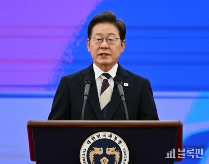 이재명 대통령이 4일 서울 여의도 국회에서 열린 제21대 대통령 취임선서식에서 '국민께 드리는 말씀' 연설을 하고 있다 사진|연합뉴스