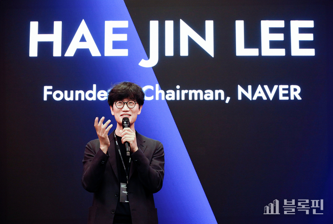 이해진 네이버 창업자가 미국 실리콘밸리에서 열린 네이버 벤처스 네트워킹 행사에 참여해 발표하고 있다. 사진|네이버