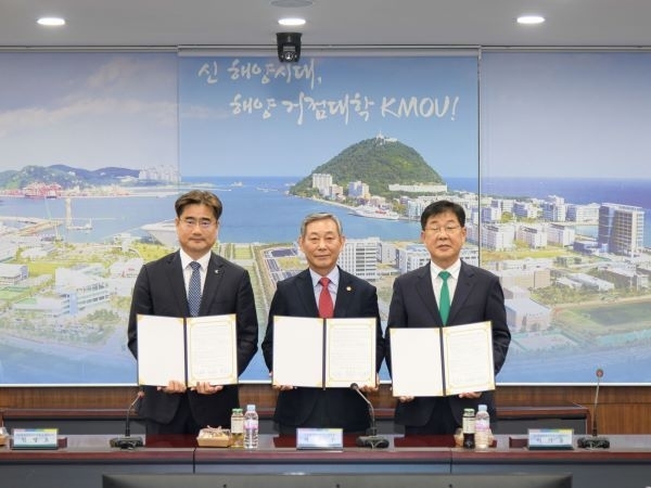 HD현대마린솔루션테크 임영호 대표, 국립한국해양대 하윤수 부총장, HD현대마린솔루션 이기동 대표ㅣ한국해양대