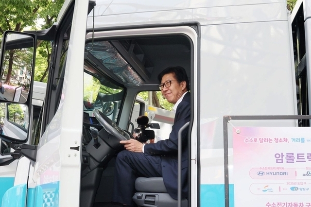 [iN The Scene] 부산시, 전국 최대 규모 수소청소차 도입 행사 개최
