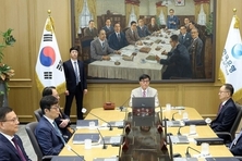 한국은행, 기준금리 연 2.50 동결…가계부채·수도권 집값 리스크 주시
