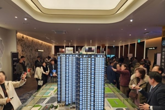 해링턴 스퀘어 과천, 한파 속 견본주택 1만명 몰려